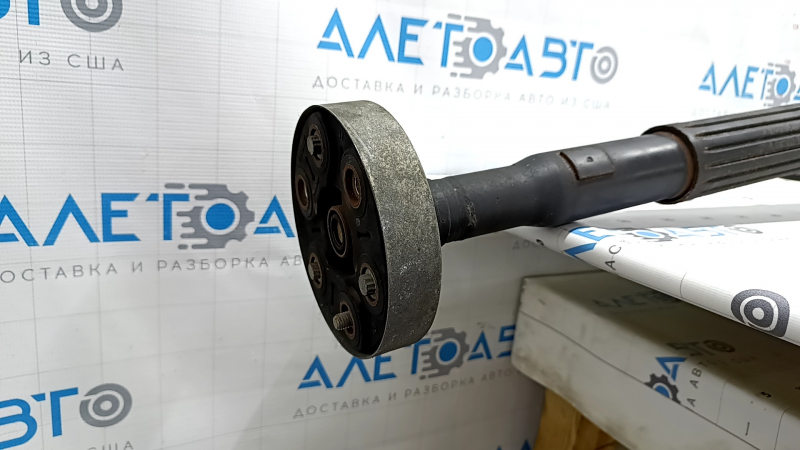 VW Tiguan 09-17 cardan shaft, microcracks in the suspension and front coupling, torn rear coupling