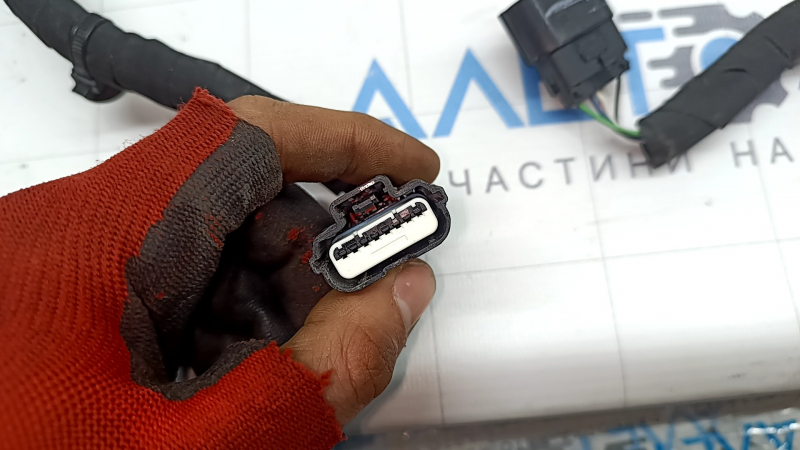 Jeep Compass 22-23 rear bumper wiring for parking sensors, BSM, and foot-operated trunk opening sensor