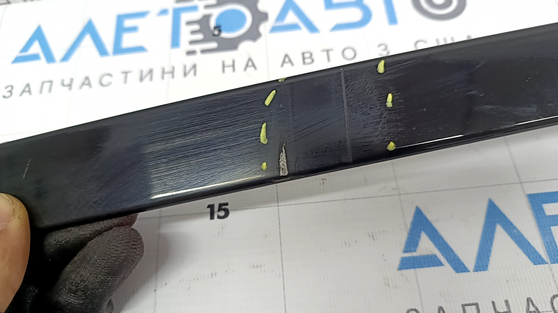 Volvo XC90 16-26 right rear center side door trim scratches