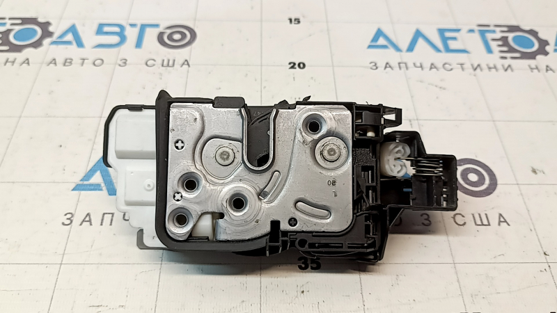 Volvo XC60 18-19 rear left door lock with child protection