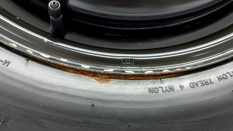Nissan Rogue 21-26 D17 165/90 spare tire, rusty rim