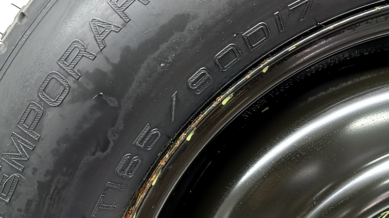 Nissan Rogue 21-26 D17 165/90 spare tire, rusty rim