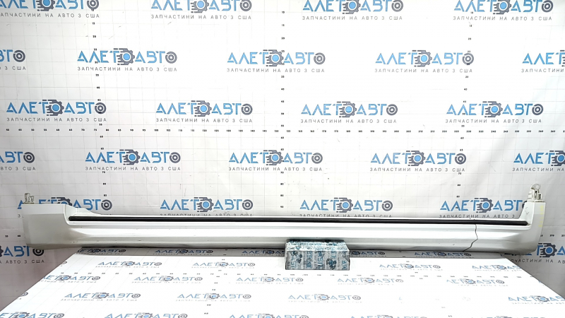 Left side sill for Volvo XC90 16-26 with seal, white, scratches, tears, broken mount