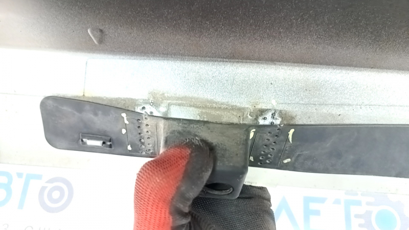 Left side sill for Volvo XC90 16-26 with seal, white, scratches, tears, broken mount