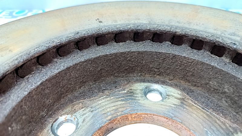 Front right brake disc for Nissan Rogue 21-26 296/26mm rusty