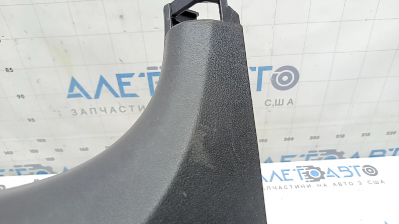 Hyundai Tucson 16-21 black lower right front pillar trim, scratched, broken mount