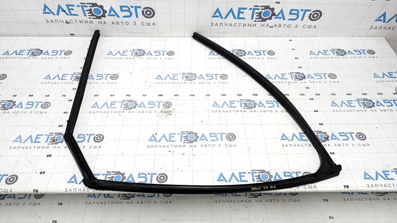 Rear right glass seal for Honda Civic XI FE/FL 22-26 4d