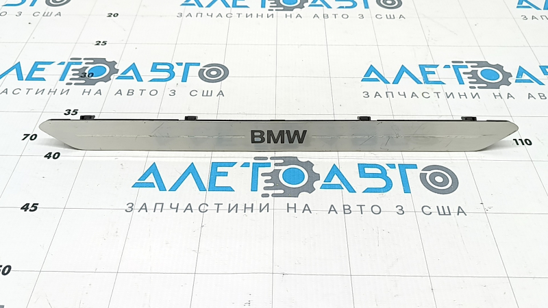 Front right door sill insert for BMW X7 G07 19-26, chrome with backlight, scratches