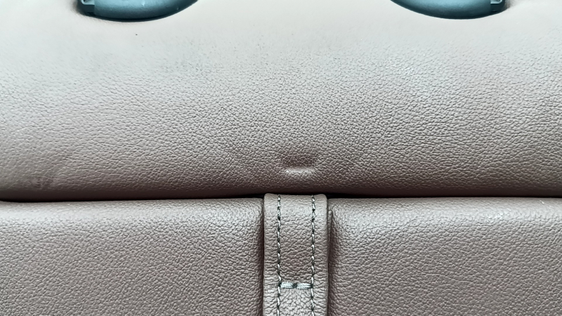 Rear seat armrest, 2nd row, BMW X7 G07 19-22, complete, leather for 7 seats, brown Coffee, dented, melted, scratches