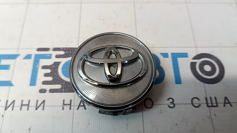 Toyota Camry v40 62mm/56mm chrome wheel center cap, scratches