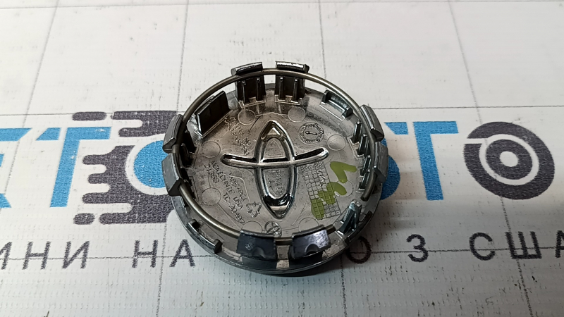 Toyota Camry v40 62mm/56mm chrome wheel center cap, scratches