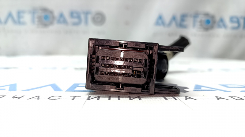 Black chip for the SRS airbag computer module of the Hyundai Sonata 11-15 hybrid