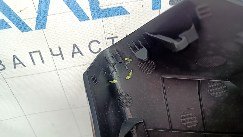 Kia Niro 17-22 black lower tailgate trim, scratches, scuffs, broken mount