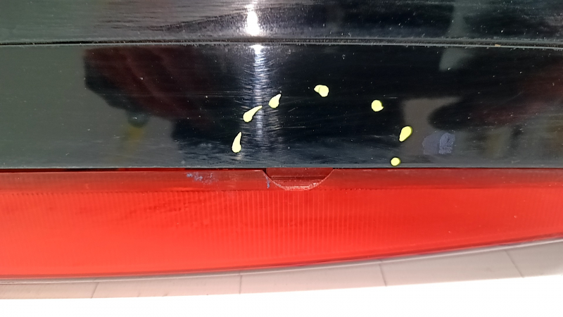 Kia Niro 17-22 trunk lid spoiler with brake light missing brake light fragment