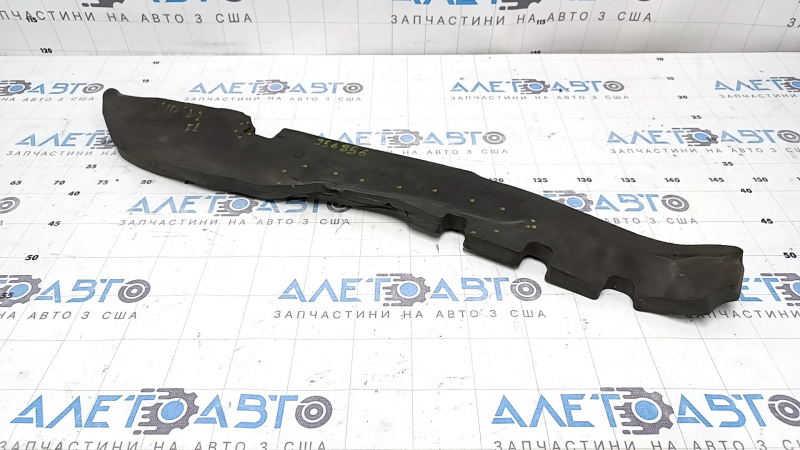 The left door-wing seal of the Mitsubishi Outlander 22-26 is dented and torn.