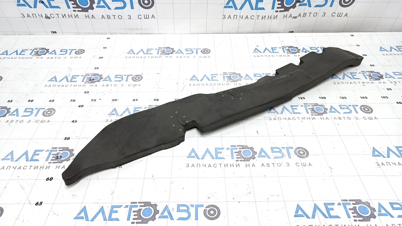 The left door-wing seal of the Mitsubishi Outlander 22-26 is dented and torn.