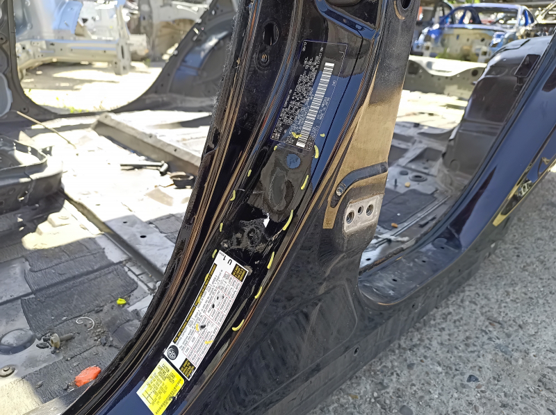 Left central body pillar Lexus RX350 RX450h 10-15 on the body