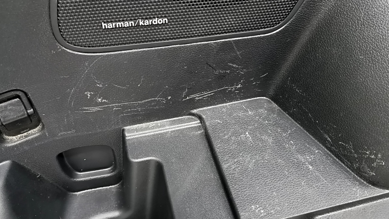 Left arch trim for Hyundai Santa FE 21-23, black, for subwoofer and speaker, Harman Kardon, broken mount, scratches, scuffs, crack