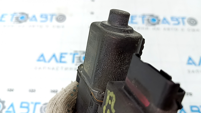 The front left window lift motor of a Hyundai Santa FE 21-23 is covered in soot.