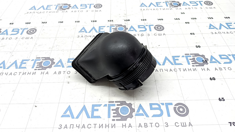 The air duct to the Hyundai Santa FE 21-23 2.5T filter is broken, the mount is broken