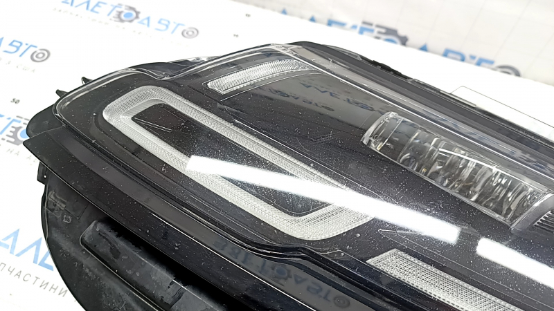 Left front headlight for Land Rover Range Rover Velar 20-20 LED, high beam, scratches, needs polishing