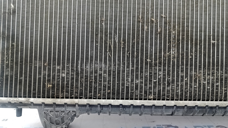 Land Rover Range Rover Velar 18-26 2.0T water cooling radiator with dented honeycomb