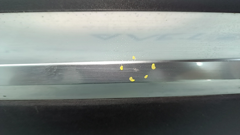 Hyundai Santa Fe 19-23 lower front right door trim, silver, scratches