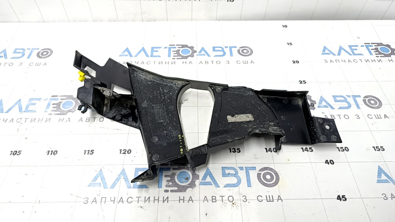 Right brake cooling duct for Land Rover Range Rover Velar 18-23 R-Dynamic, HST, cracks, missing fragment, broken mount