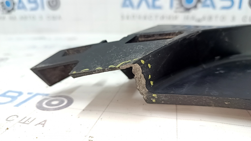 Right brake cooling duct for Land Rover Range Rover Velar 18-23 R-Dynamic, HST, cracks, missing fragment, broken mount