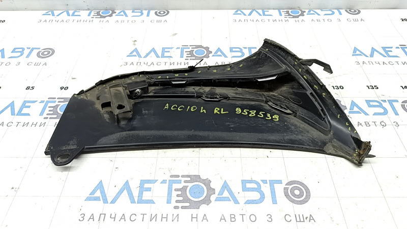 Left muffler cap for Honda Accord 18-18 EXL, touring, chrome structure, missing fragment, broken fasteners, crack