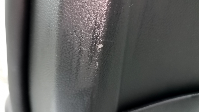 Driver's seat for a Porsche Cayenne 19-23 with airbag, electric, heated, ventilated, black leather with perforation, Comfort, dented, scratches on the back, needs cleaning