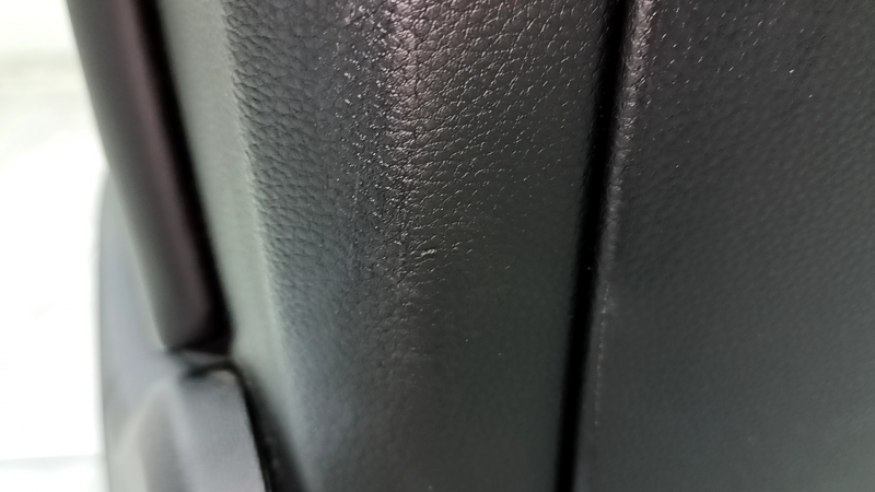 Driver's seat for a Porsche Cayenne 19-23 with airbag, electric, heated, ventilated, black leather with perforation, Comfort, dented, scratches on the back, needs cleaning