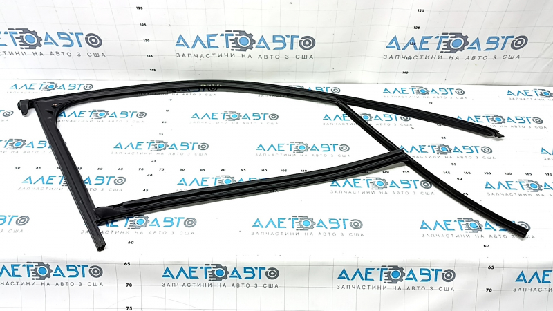 Glass seal with molding for the front left door of a Porsche Cayenne 19-26, gloss black