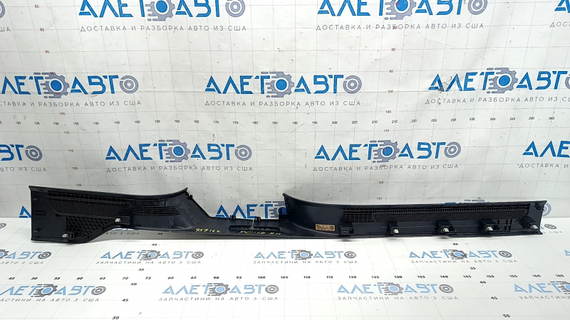 Right door sill trim for Porsche Cayenne 19-26, black, with Cayenne inserts, scratches
