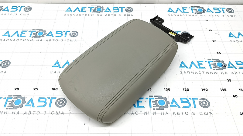 Kia Sportage 20-22 armrest, gray leather, scratched