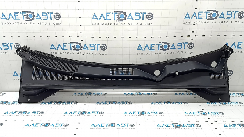 Plastic windshield wiper grille for Kia Sportage 17-22, without nozzles and seals, scratches