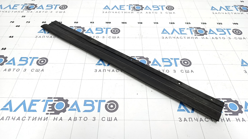 Door seal short lower rear left Nissan Rogue Sport 20-22