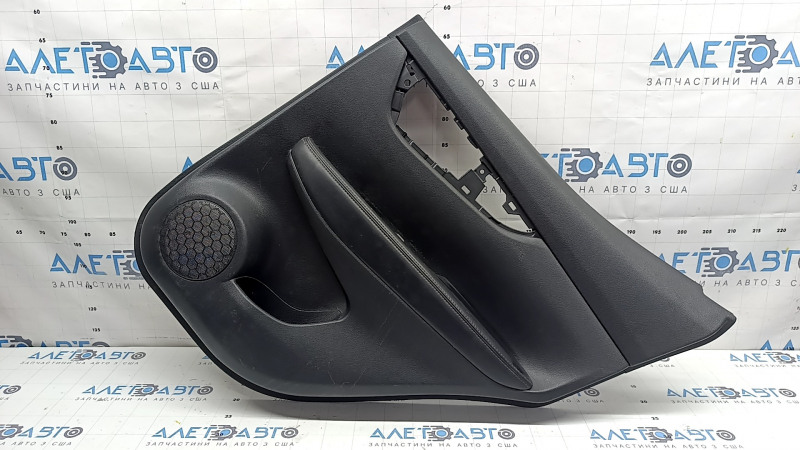 Rear right door panel for Nissan Rogue Sport 20-22, black with black insert, black leather armrest, scratches