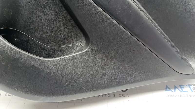 Rear right door panel for Nissan Rogue Sport 20-22, black with black insert, black leather armrest, scratches