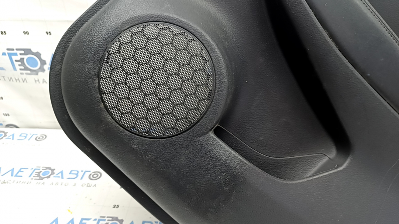 Rear right door panel for Nissan Rogue Sport 20-22, black with black insert, black leather armrest, scratches