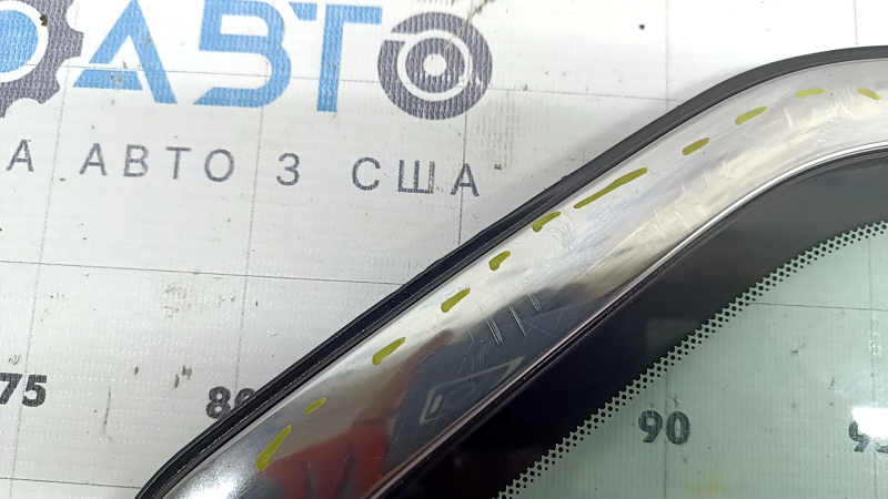 Rear right window with blind glass, Nissan Rogue Sport 17-22, scratches on chrome