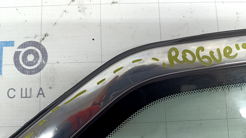 Rear right window with blind glass, Nissan Rogue Sport 17-22, scratches on chrome