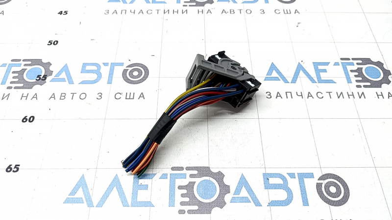 Kia Sportage 20-22 black underhood fuse box connector