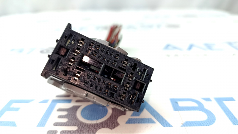 Kia Sportage 20-22 black underhood fuse box connector