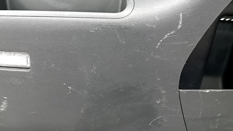 Right arch trim for Ford Edge 15-24, black, scratches, whitened plastic