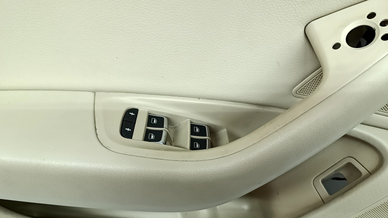 Front left door panel for Audi A6 C7 12-18 beige, beige leather, beige leather insert and armrest, brown upper, with handle, BOSE, with backlight, with buttons, scratches, needs cleaning