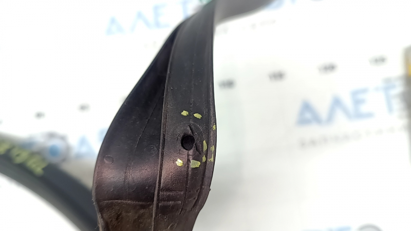 Ford Edge 15-24 rear left fender arch seal, broken fastening