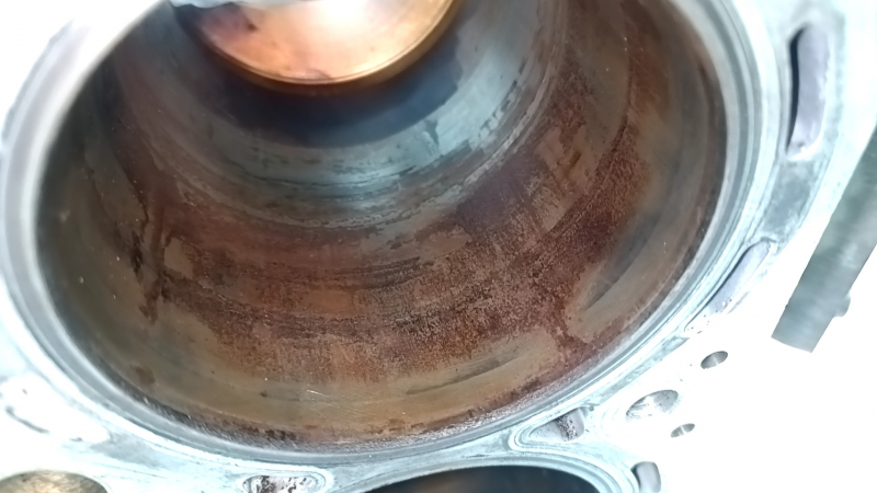 Bare cylinder block of Toyota Highlander 08-13 hybrid 3MZ-FE for boring, oil line is broken