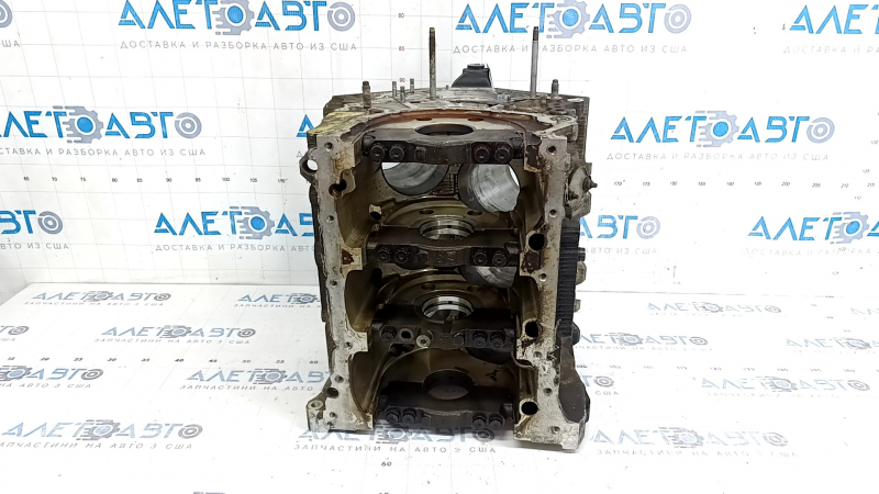 Bare cylinder block of Toyota Highlander 08-13 hybrid 3MZ-FE for boring, oil line is broken
