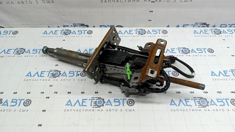 The steering column of the Audi A6 C7 12-18 with electrical adjustment is rusty.